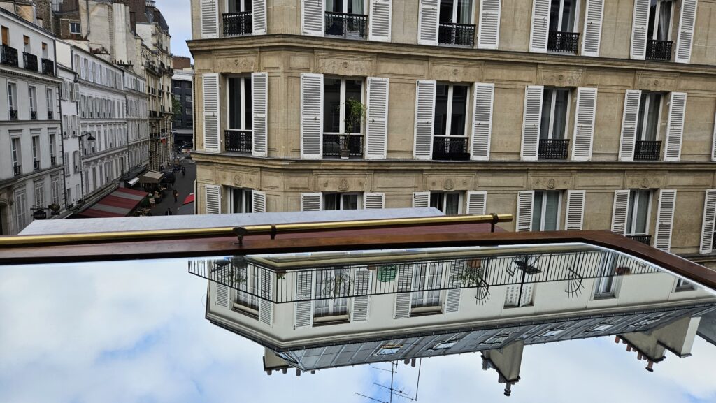 Clearing an Apartment on Rue Poncelet, Paris 17. A Wise Solution for Bequeathing Belongings to a Loved One.